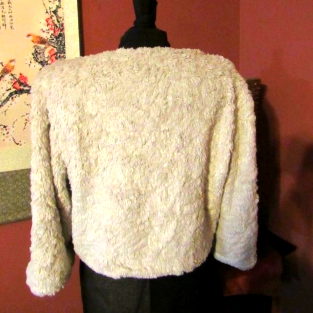 🪽 Cream Faux Fur Evening Jacket with Mocha Satin Lining - MJ - Picture 3 of 15